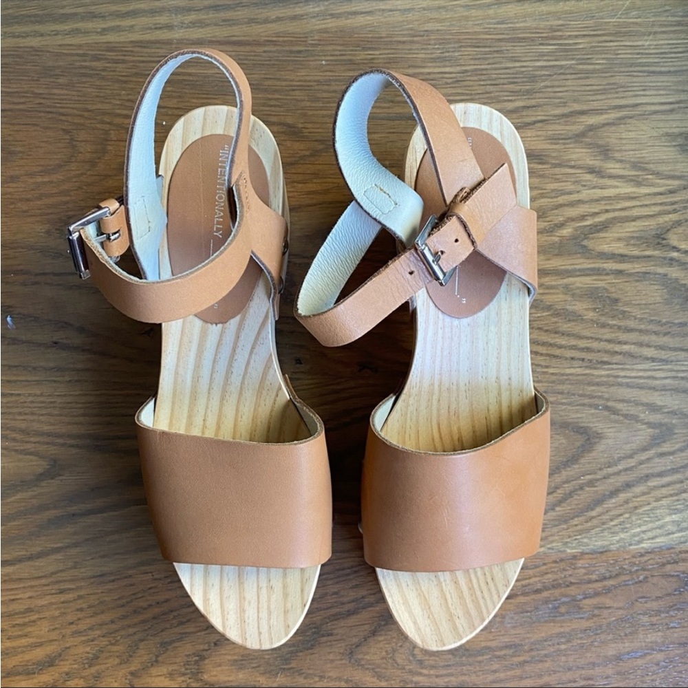 Nwot Intentionally Blank Tula Clog Platform Sanda… - image 3